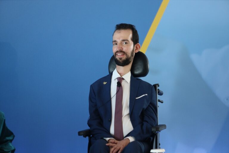 Στέλιος Κυμπουρόπουλος: Στο νοσοκομείο μετά από πτώση από το αμαξίδιό του ο πρώην Ευρωβουλευτής