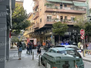 Λάρισα: Φωτιά σε υπόγειο διαμέρισμα – Στο νοσοκομείο άνδρας με εγκαύματα