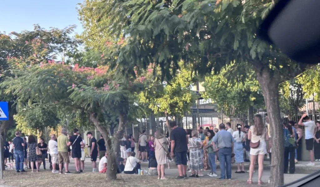 Λάρισα: Ατελείωτες ουρές για έκδοση διαβατηρίων πριν τις αλλαγές στις μετακινήσεις στην ΕΕ