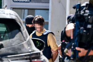 Marfin: Στην Ευελπίδων οι δύο κατηγορούμενοι για τον φονικό εμπρησμό [εικόνες]