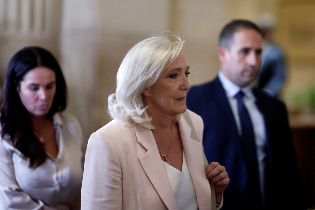 Γαλλία: Το «σατανικό» σχέδιο του Εντουάρ Φιλίπ για να «χτυπήσει» την Λεπέν