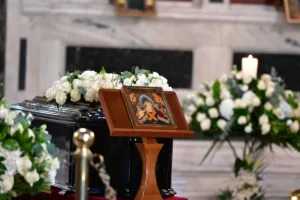 Η Ελλάδα αποχαιρετά τη Μάρω Κοντού – Πλήθος κόσμου για το τελευταίο «αντίο»