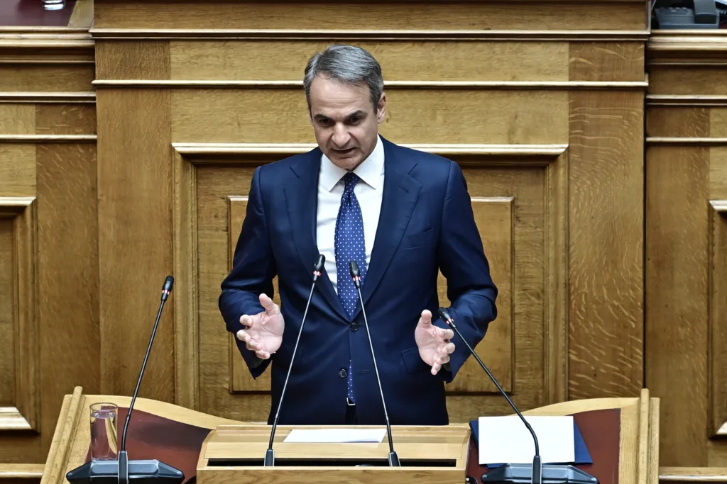 Βουλή: Live η ομιλία Μητσοτάκη για τη συνταγματική αναθεώρηση