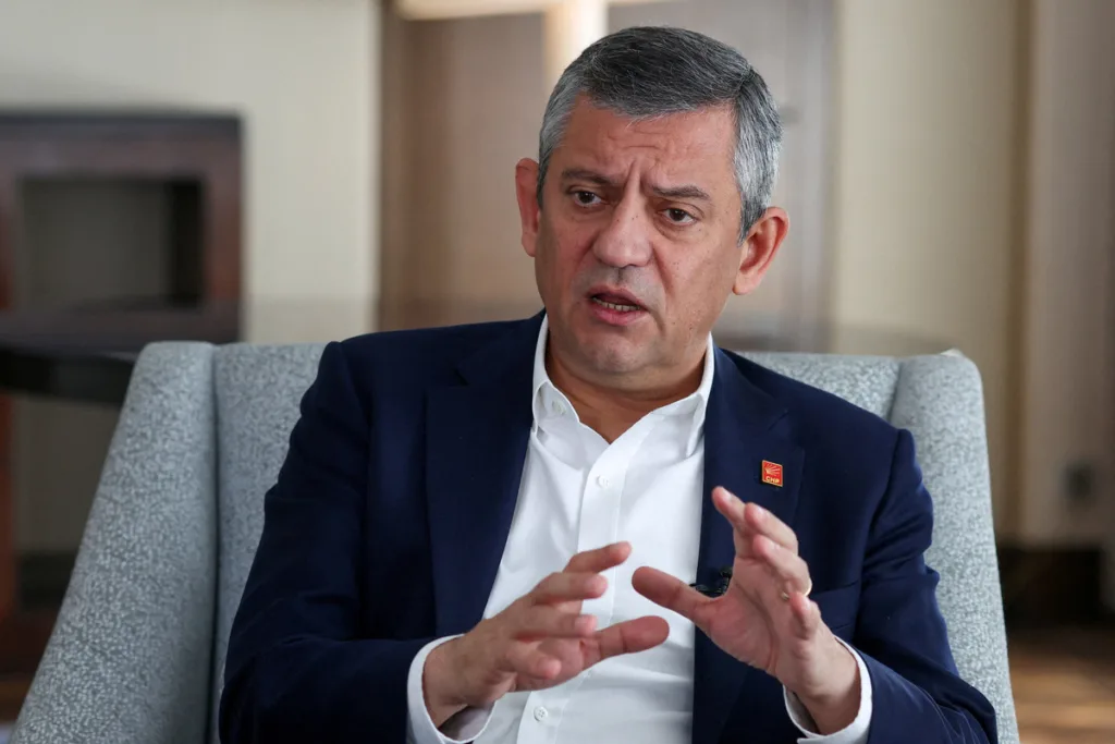 Κατακερματισμός της αντιπολίτευσης στην Τουρκία – Νέο κόμμα ιδρύει ο Οζγκιούρ Οζέλ