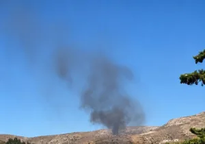 Φωτιά τώρα στην Πάρο: Εκκενώθηκαν τέσσερις οικισμοί – Επιχειρούν 12 εναέρια μέσα