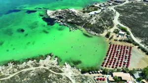 Πάρος: Οι 12 πιο in παραλίες και οι 12 πιο εναλλακτικές παραλίες