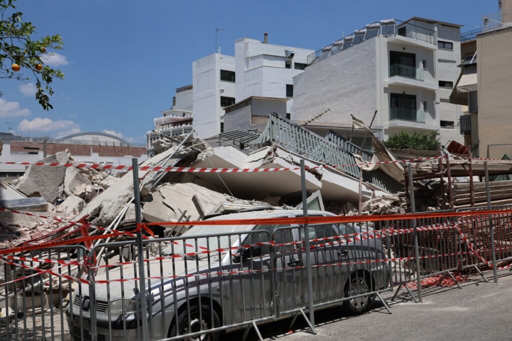 Πετράλωνα: Συνεχίζονται οι έρευνες για την κατάρρευση της πολυκατοικίας – Κλιμάκιο της Πολεοδο