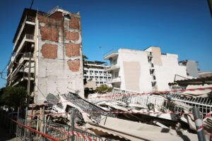 Πετράλωνα: Εισαγγελική έρευνα για την κατάρρευση του κτιρίου – Ελεύθεροι οι 5 συλληφθέντες [Βίντεο]