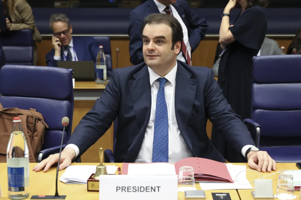 POLITICO: Η ευρηματική ιδέα του Κυριάκου Πιερρακάκη για να γεμίσουν τα ταμεία της ΕΕ