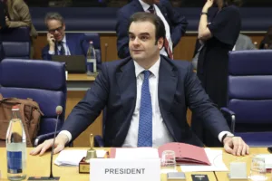 POLITICO: Η ευρηματική ιδέα του Κυριάκου Πιερρακάκη για να γεμίσουν τα ταμεία της ΕΕ