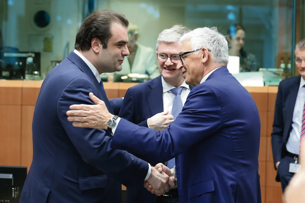 Πιερρακάκης στους «Financial Times»: Πόροι για Ε.Ε. από ένα κοινό δίκτυο 6G