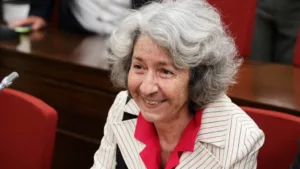 Μετά το ξέσπασμα Μητσιά στον ΕΤ, η Έρη Ρίτσου παίρνει θέση: «Δεν έχω απαγορεύσει ποτέ σε κανέναν…»