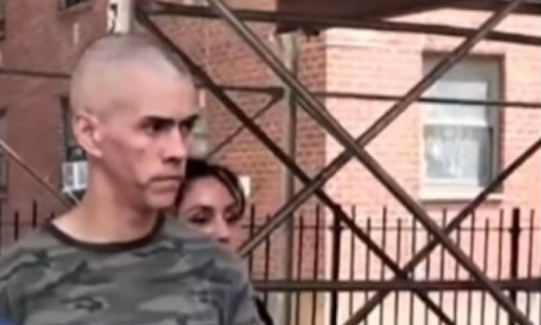 Διπλή επίθεση με μαχαίρι στη Νέα Υόρκη – Συνελήφθη ο άνδρας που φώναζε «Αλλάχου Άκμπαρ»