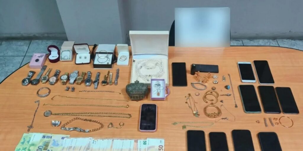 Αττική: Εξαρθρώθηκε συμμορία που ρήμαζε κοσμηματοπωλεία – 9 συλλήψεις και λεία 370.000 ευρώ [Δείτε β
