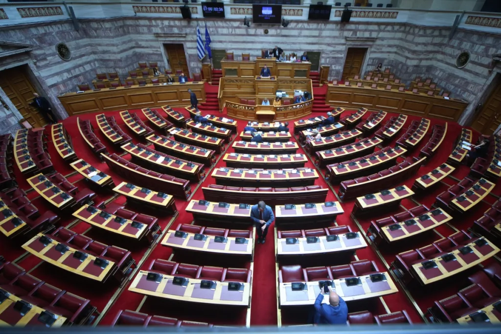 Συνταγματική Αναθεώρηση: Κόλλησε στα «όχι»της αντιπολίτευσης το πρώτο βήμα