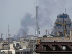 Συναγερμός για εκρήξεις στην ανατολική Τεχεράνη – «Ελεγχόμενη καταστροφή εκρηκτικών υλικών», λένε οι αρχές