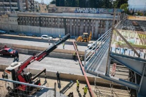 Θεσσαλονίκη: Στο αυτόφωρο ο οδηγός που προσέκρουσε με γερανοφόρο όχημα στη γέφυρα Πανοράματος