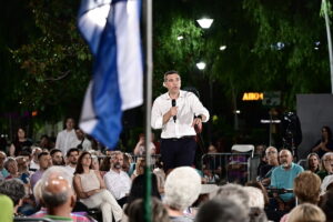 Αλέξης Τσίπρας: Το 'ριξε στα ανέκδοτα αλλά τσιμουδιά για την ουσία