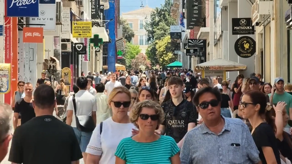 «Μπλακ άουτ» στην Ερμού: Στο σκοτάδι καταστήματα ρούχων, εστίασης και μάρκετ