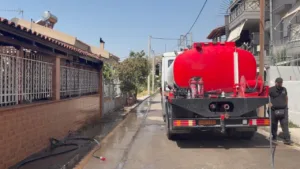 Τρεις εγκαυματίες από τη φωτιά σε πάρκινγκ στα Άνω Λιόσια – Διακομίστηκαν στο Θριάσιο