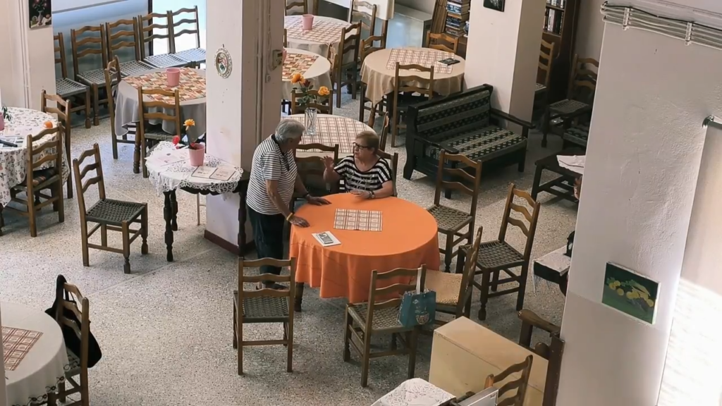 «Εδώ βρίσκεις αγάπη»: Το ΚΑΠΗ που έγινε δεύτερο σπίτι για τους ηλικιωμένους στον καύσωνα