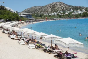 Μπαράζ ελέγχων για κατάληψη παραλιών – Πού έχουν γίνει οι περισσότερες καταγγελίες
