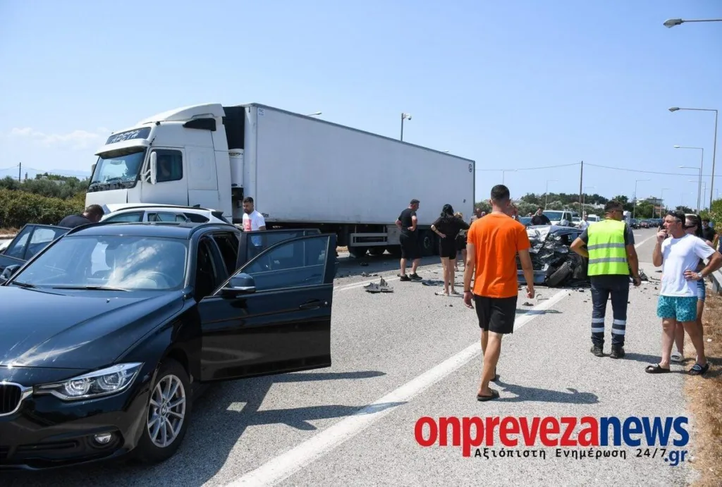 Πρέβεζα: Πώς έγινε η καραμπόλα με νταλίκα και 3 ΙΧ – Στο νοσοκομείο 8 άτομα