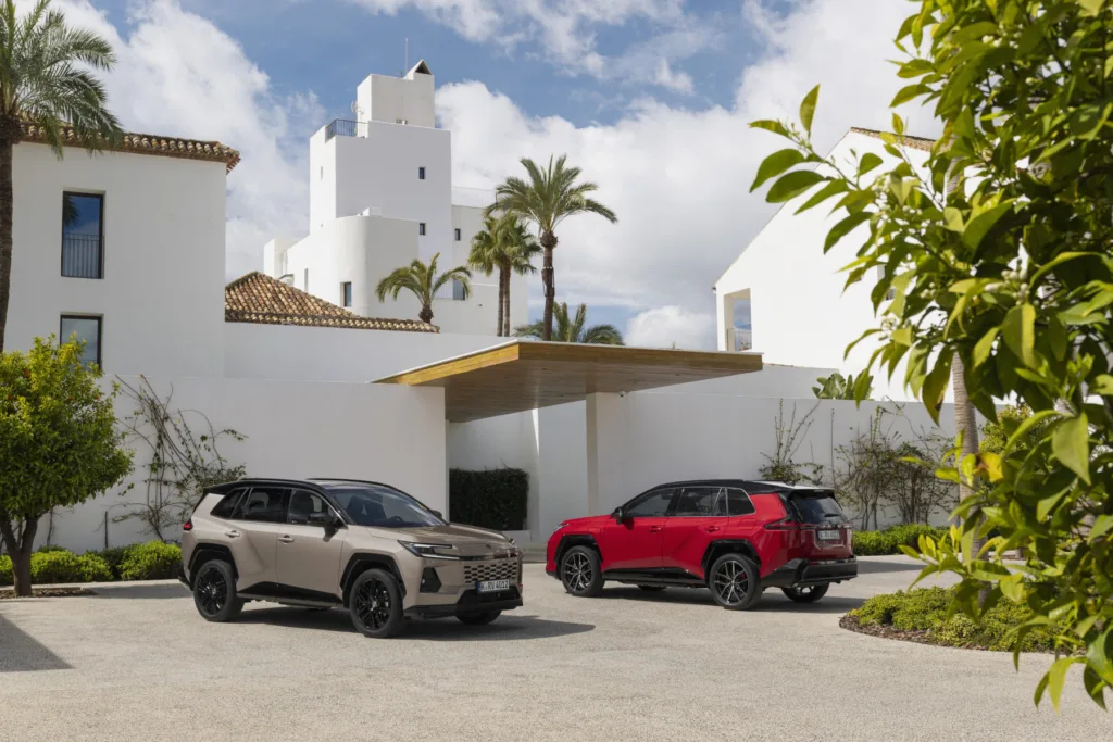 Νέο Toyota RAV4: Με τι κινητήρες έρχεται στην Ελλάδα και πόσο κοστίζει;