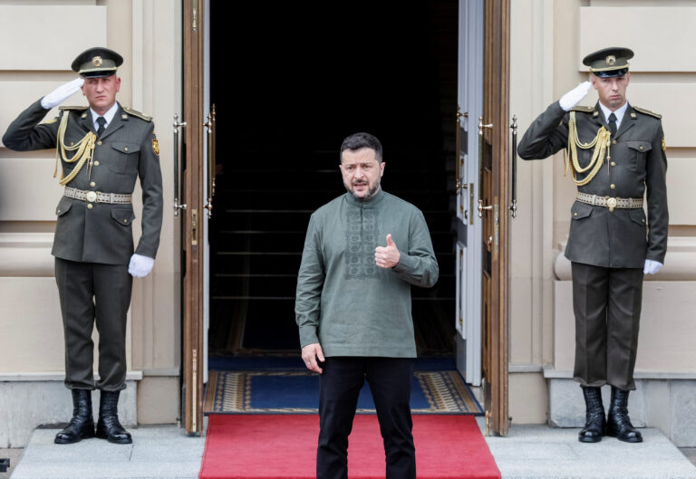 Ζελένσκι: Ο Πούτιν ετοιμάζει επιστράτευση 300.000 στρατιωτών