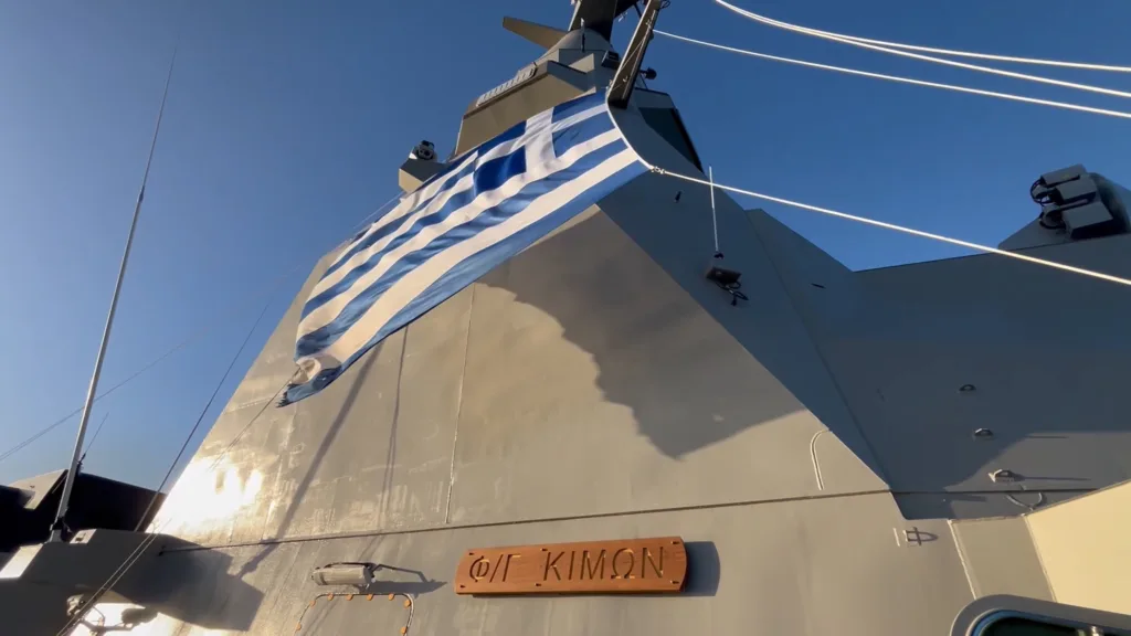 Φρεγάτα «Κίμων»: Έφτασε στην Πάρο για τον Δεκαπενταύγουστο