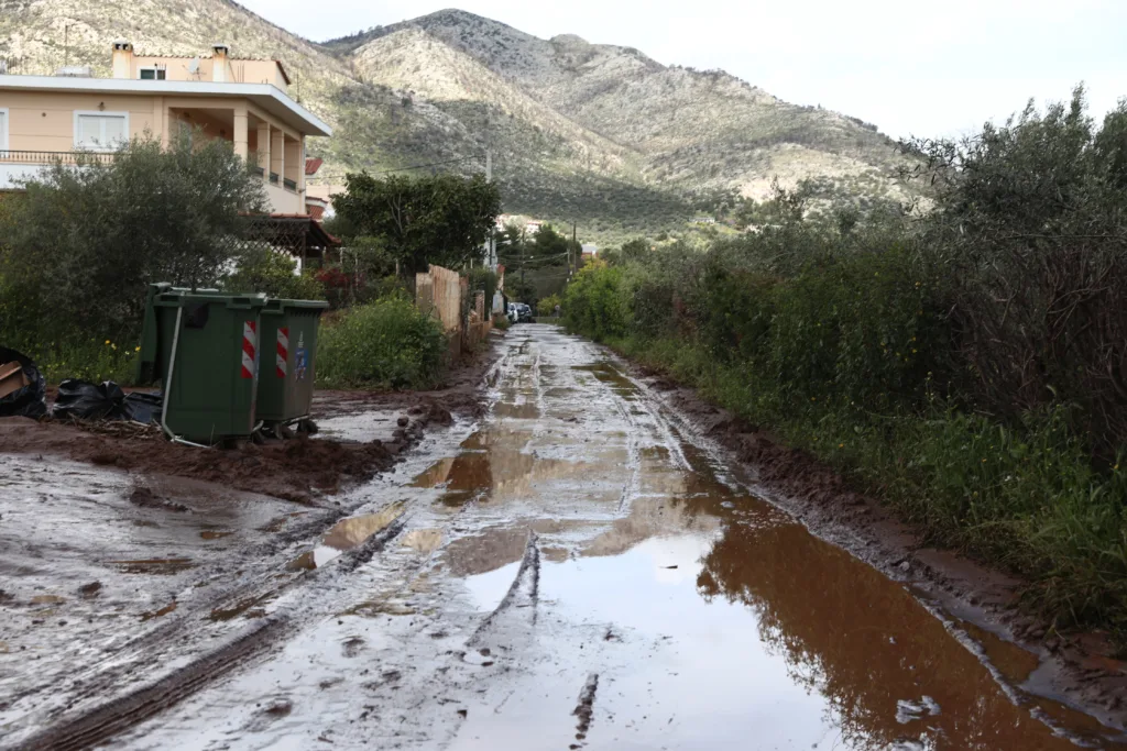 Στο έλεος της κακοκαιρίας η Μάνη – Ακραία νεροποντή μέσα σε λίγες ώρες και πάνω από 2.000 κεραυνοί