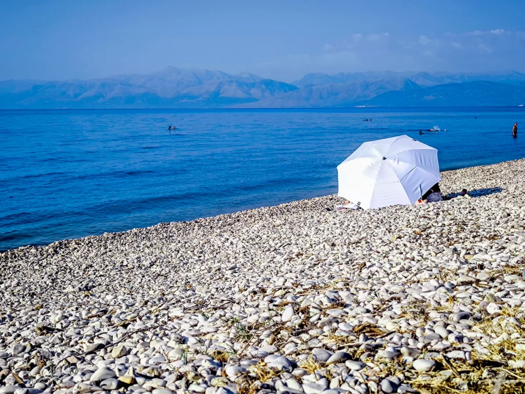 Καιρός: Υποχωρούν οι άνεμοι, ανεβαίνει η θερμοκρασία – Πού θα δείξει 37άρια τις επόμενες ημέρες