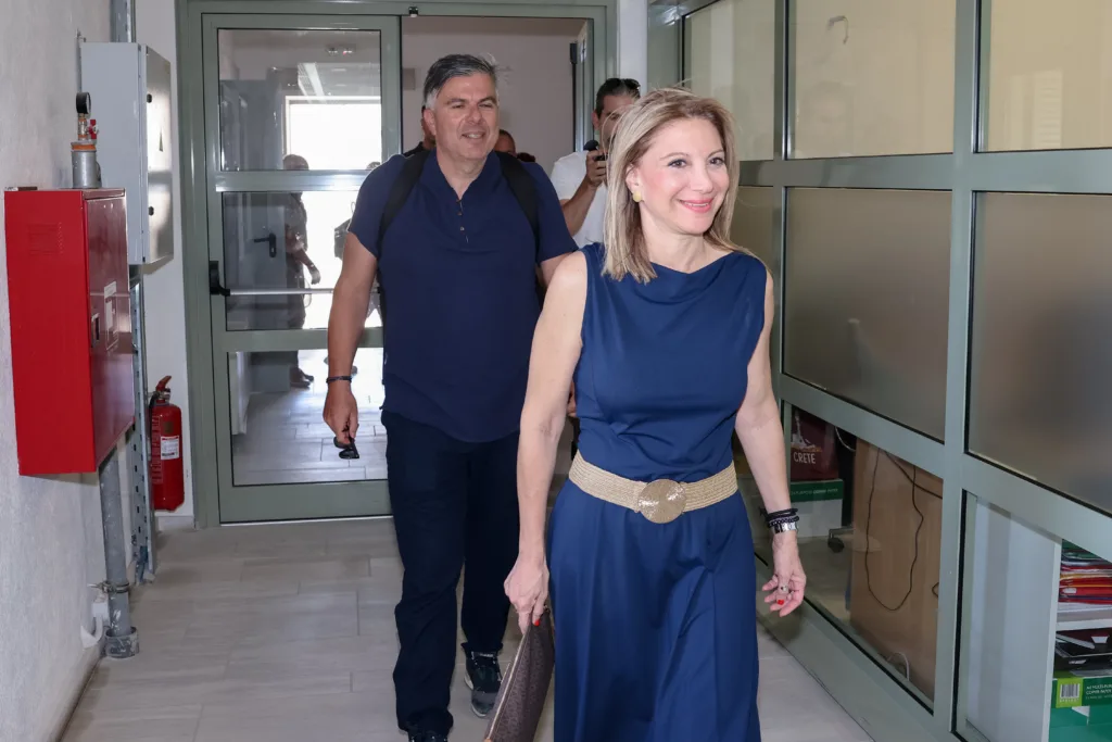 Καρυστιανού μετά τις αποχωρήσεις: «Τα ΜΜΕ χτυπούν εμάς και όχι το διεφθαρμένο σύστημα»