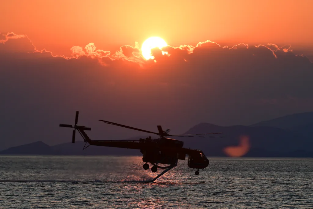 Φωτιές: Η Δυτική Αττική ξανά σε συναγερμό – Red Code και αυξημένη επιφυλακή για την Τετάρτη