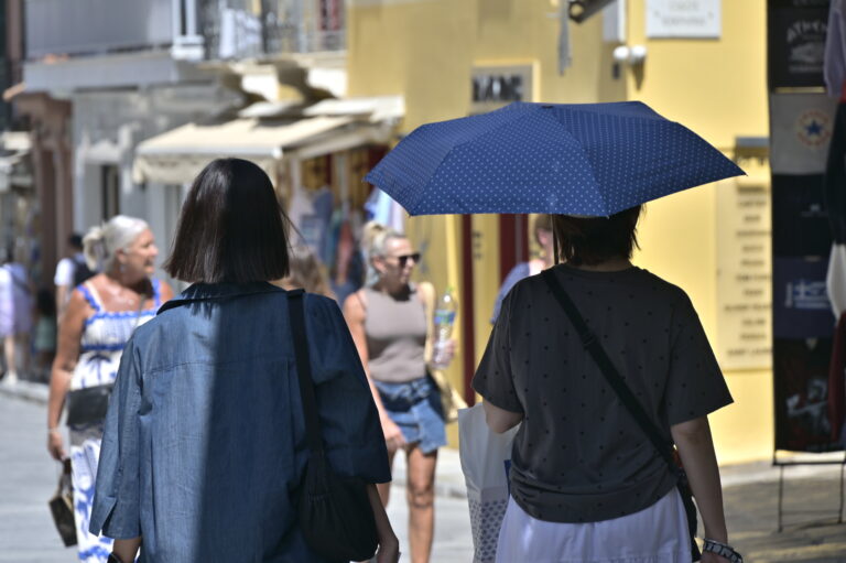 Καιρός: Από τους 36°C σε μπόρες και καταιγίδες – Πού «χαλάει» από την Τρίτη