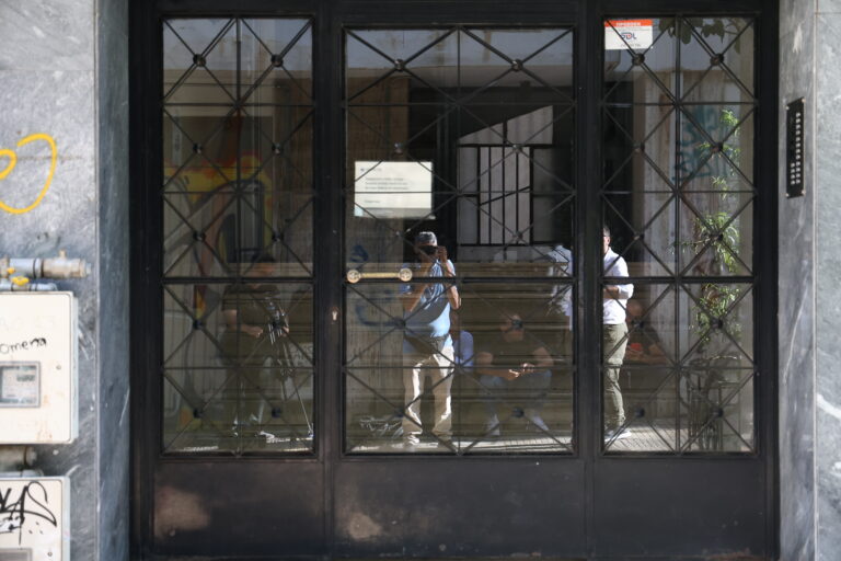 Κυψέλη: Κακουργηματική δίωξη στους τρεις συλληφθέντες για το διαμέρισμα της φρίκης