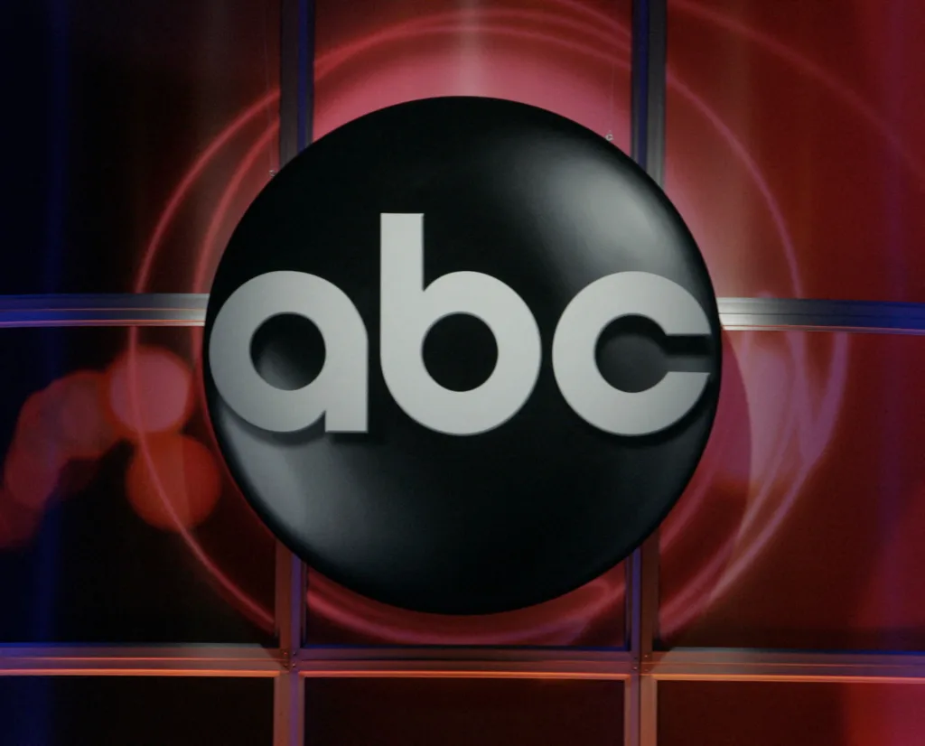 ABC: Αγωγή κατά Τραμπ και FCC για «αντίποινα» και απειλές στις άδειες μετάδοσης