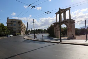 Έρημες πόλεις Αθήνα και Θεσσαλονίκη τον Δεκαπενταύγουστο