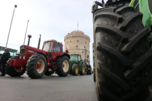 Αγρότες: Με τρακτέρ στον Λευκό Πύργο στα εγκαίνια της 90ής ΔΕΘ