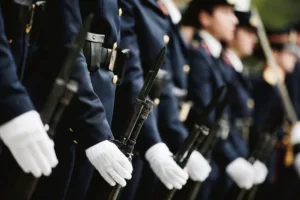 Ένστολοι: Νωρίτερα στη σύνταξη με την εξαγορά πλασματικών – Ποιοι χρόνοι συνυπολογίζονται