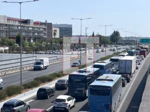 Κίνηση στους δρόμους: Επιστροφή στην «κανονικότητα», χάος στον Κηφισό [Βίντεο-Εικόνες]