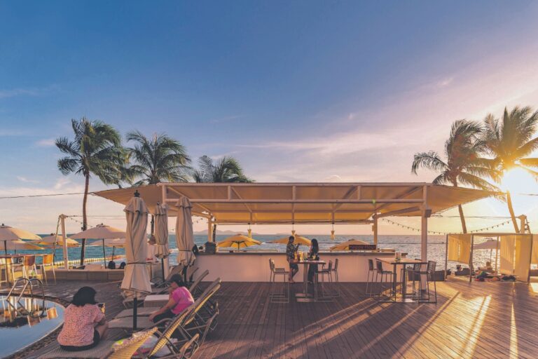 Ψυγειάκι παραλίας ή beach bar; Το αιώνιο δίλημμα
