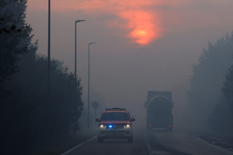 Η φωτιά που έχει κάνει στάχτη 30.000 στρέμματα στο Βέλγιο, απειλεί τη Γερμανία