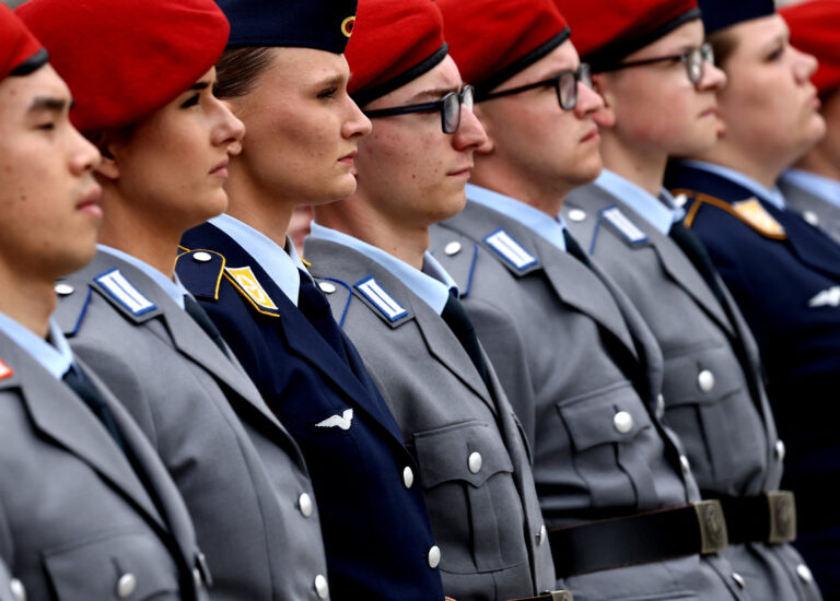 Γερμανία: Πάνω από 186.000 οι εν ενεργεία στρατιωτικοί – Στο υψηλότερο επίπεδο εδώ και 13 χρόνια
