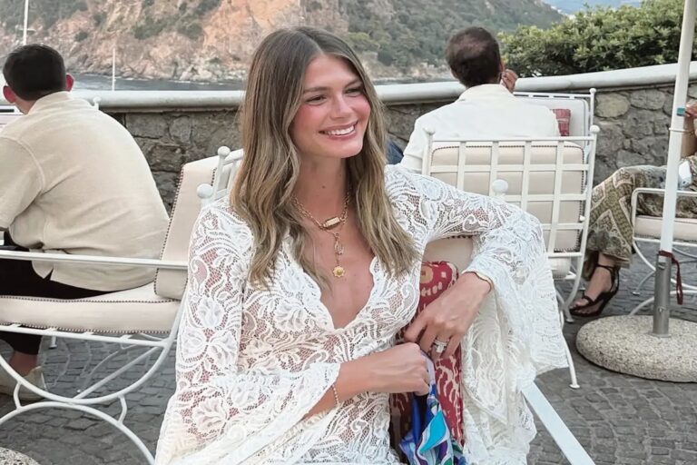 Αμαλία Κωστοπούλου: Καλοκαιρινό ταξίδι σε Σαρδηνία και Ίσκα