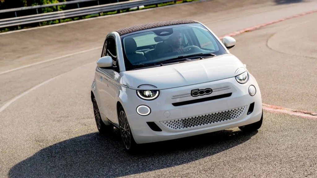 Στην Ελλάδα το νέο FIAT 500 Hybrid με έκπτωση 1.800 ευρώ – Τιμή