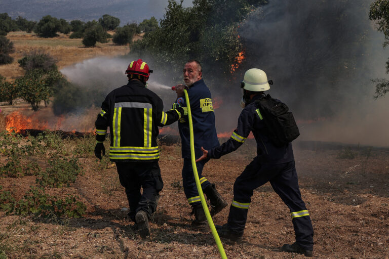 Φωτιά στο Κορωπί: Χωρίς ενεργό μέτωπο η πυρκαγιά