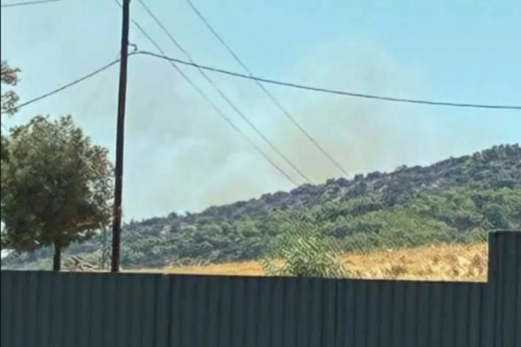 Φωτιά στον Λουτρόπυργο Αττικής: Εκκενώθηκαν 3 οικισμοί – Επιχειρούν 8 εναέρια μέσα