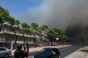 Οριοθετήθηκε η φωτιά μέσα σε 20 λεπτά στην Πεντέλη