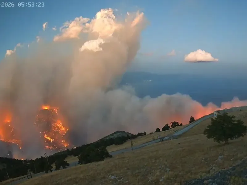 Συγκλονιστικό timelapse βίντεο καταγράφει την εξάπλωση της φωτιάς στις πλαγιές του Κιθαιρώνα